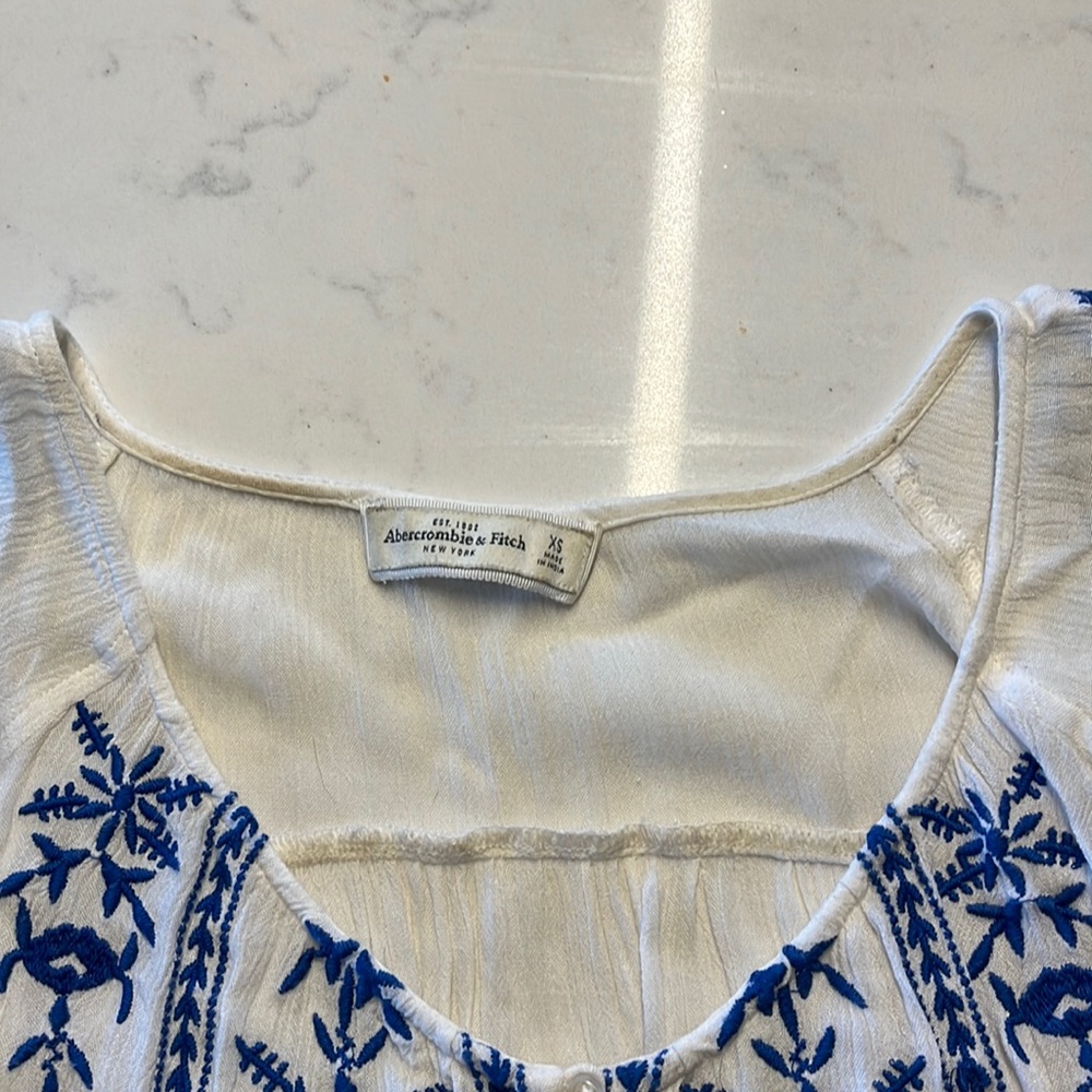 Women’s Abercrombie & Fitch top